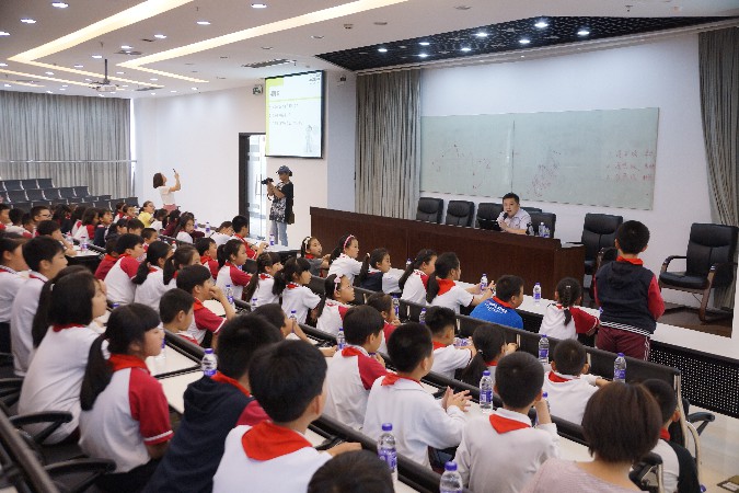 点赞 | 九亭二小“行走松江”,研学永大,躬行实践 点赞 | 九亭二小“行走松江”,研学永大,躬行实践